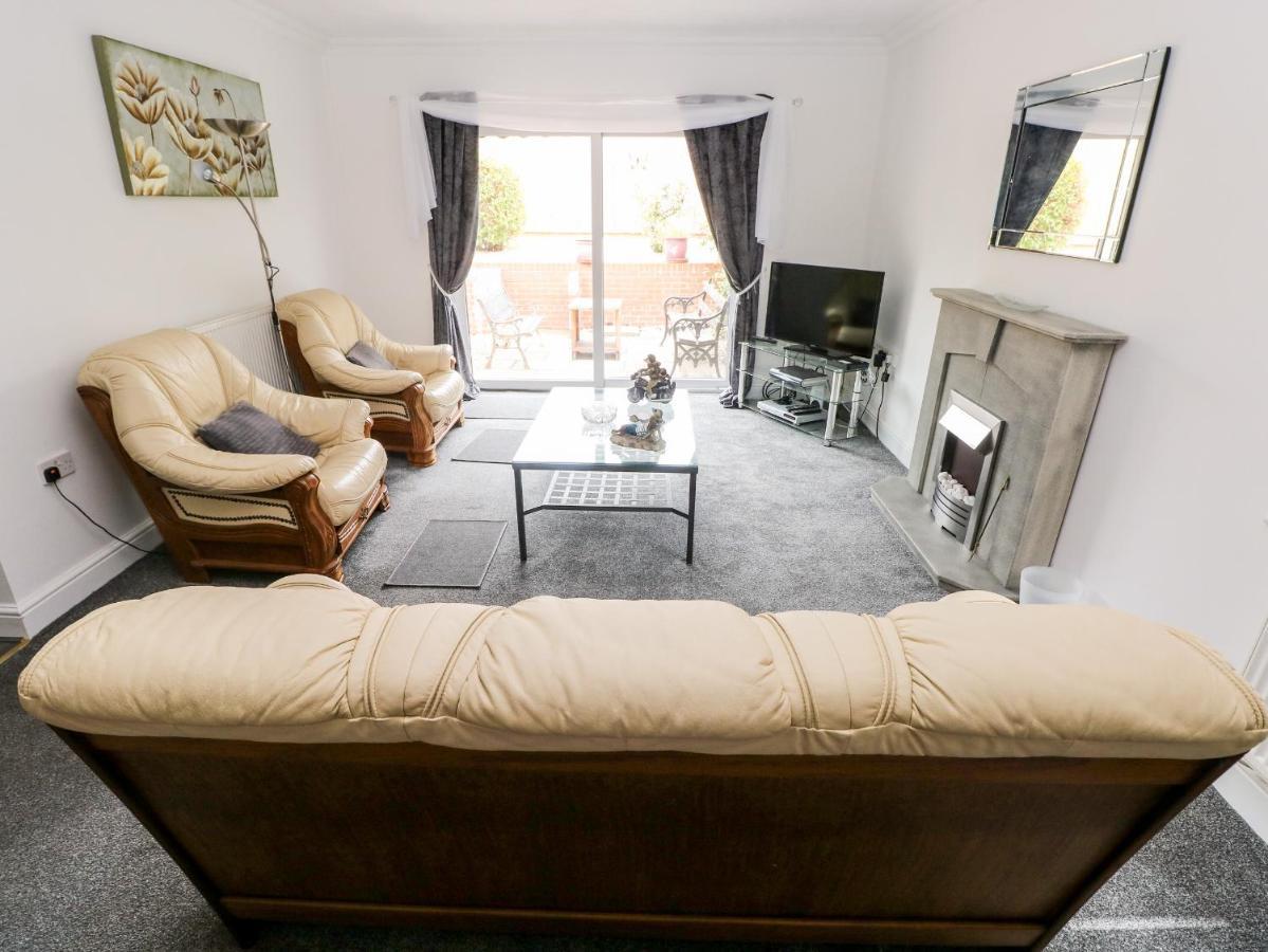 23 Charles Thomas Avenue Villa Pembroke Dock Bagian luar foto
