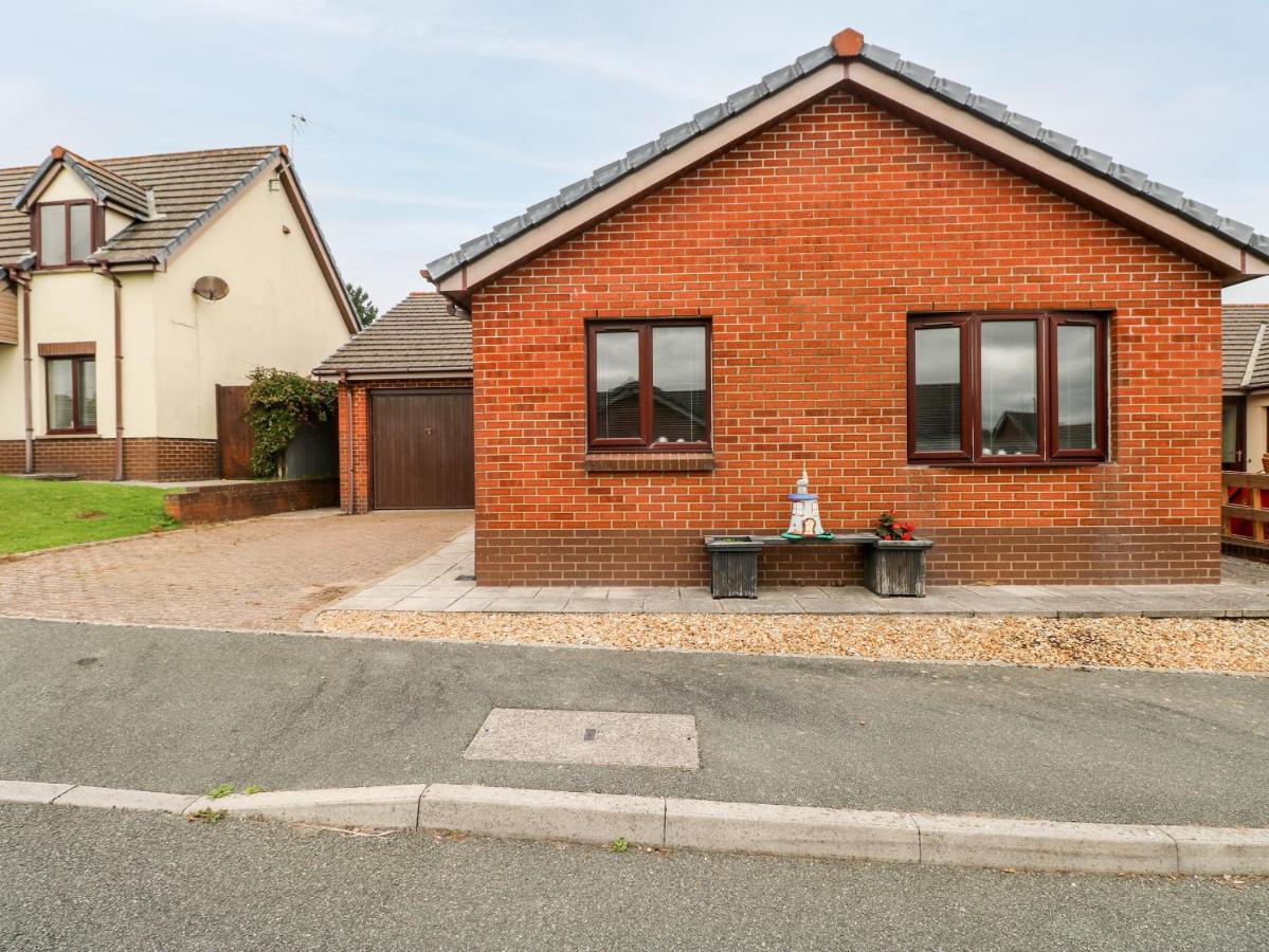 23 Charles Thomas Avenue Villa Pembroke Dock Bagian luar foto