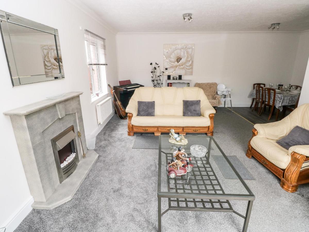 23 Charles Thomas Avenue Villa Pembroke Dock Bagian luar foto